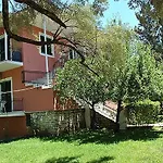 Konukevi Petros 3*